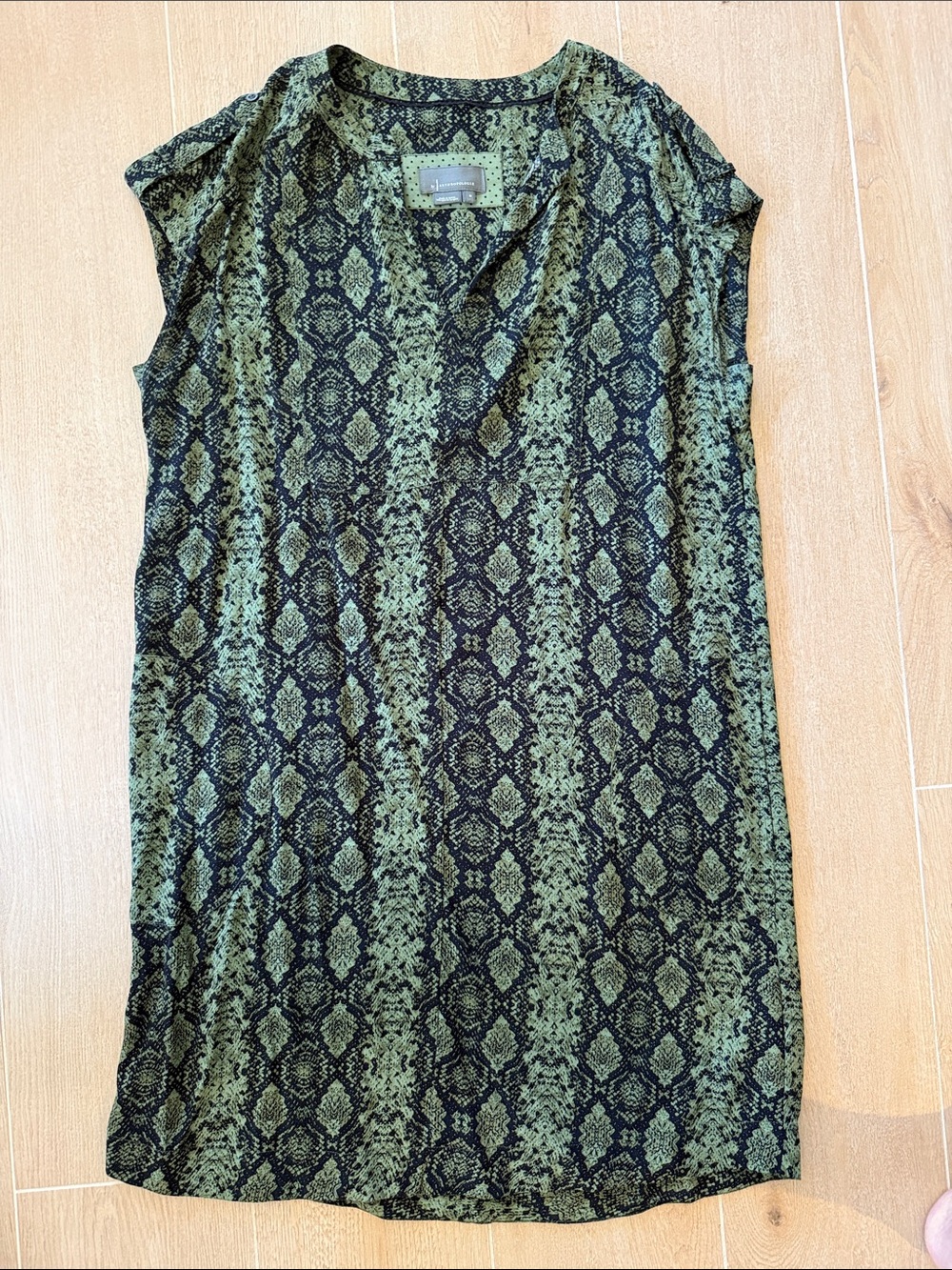 Anthropologie Sleeveless V-Neck Green Patterned Women's Top